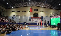 Aydın'da milli maç salonu dolduran vatandaşlarla izlendi
