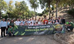 Konak’ta geleceğe can suyu: Minikler ilk fidanını dikti!