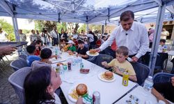 Başkan Tugay sözünü unutmadı: Çocukların unutulmaz karne hediyesi!