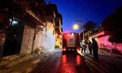 Bahçede yakılan ateş yangın çıkardı, İtfaiye evi son anda kurtardı!