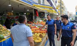 Buca’da zabıtadan kaldırım işgali denetimi: Cezalar kesildi!