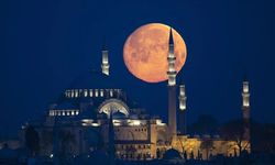 Gökyüzünde görsel şölen: 2026 çilek dolunayı ne zaman, Türkiye’den izlenebilecek mi?