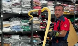 Denizli'de iş yerine giren dev yılan panik yarattı