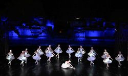 Efes Opera ve Bale Festivali Kuğu Gölü ile başladı