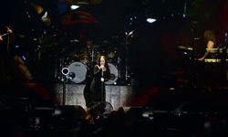 Rock'ın kraliçesi Şebnem Ferah İzmir'de konser verdi