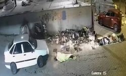 İzmir Basmane'de kaza: Kaldırımda uyuyan adamın üzerinden otomobille geçti!