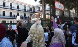 İzmir'de YKS maratonu! Koşarak geldiler, demir parmaklıkları aştılar ama...