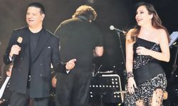 İzmir’de senfonik müzik şöleni! Funda Arar ve Kubat Açıkhava’yı büyüledi