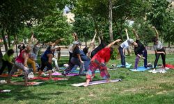 Aşık Veysel Rekreasyon Alanı’nda yoga ve meditasyon rüzgarı!