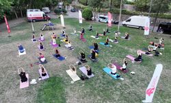 Efeler'de doğayla iç içe huzur dolu yoga akşamı