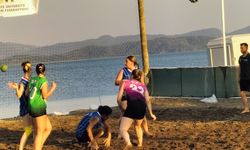 Köyceğiz plaj hentbolu şampiyonası kıyasıya mücadeleyle sürüyor