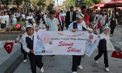 Uşak sokaklarında mehteranlı kortejle renkli şölen coşkusu