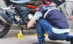 Acemi kundakçı motosikleti yakamadı