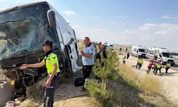 Yolcu otobüsü yoldan çıktı: Çok sayıda yaralı var