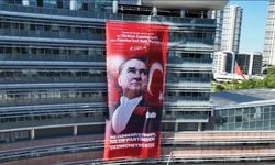 CHP Genel Merkezi'ne asılan pankartta dil bilgisi hatası dikkat çekti