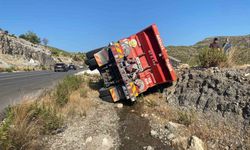 Antalya'daki yangına müdahaleye giden araç kaza yaptı!