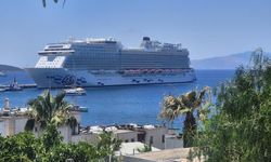 Bodrum Limanı’na turist akını: Dev kruvaziyer 'Aroya' ilçeye çıkarma yaptı!