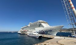 Bodrum Limanı’na iki dev kruvaziyerle 3 bin 292 turist birden geldi!