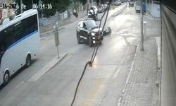 Buca’da otomobil motorlu sürücüye çarptı: Olay kameralara yansıdı