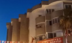 CHP İlçe Başkanlığı'nın bulunduğu binanın çatısına çıktı!