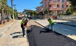 Foça’da yollar kentin dokusuna yakışır hale geliyor