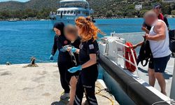 Gezi teknesinde rahatsızlanan yolcuya anında müdahale!