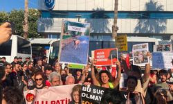 İzmir'de hak savunucularından yasa protestosu: İzmir'i köpek mezarlığına çevirmenize izin vermeyeceğiz