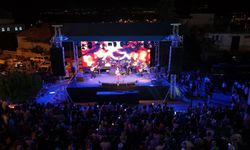 Honaz Kiraz Festivali’nde Aslı Güngör binlerce kişiyi coşturdu