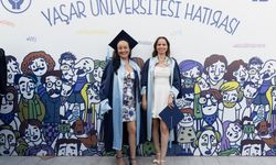 Azmin ve hayallerin yaşı yok: Yaşar Üniversitesi'nde iki anne tüm Türkiye’ye ilham verdi