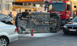 Güzelbahçe Sahili'nde kaza: Araç yan yattı
