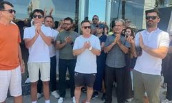 İzmir'de konut mağdurlarından şirket önünde eylem