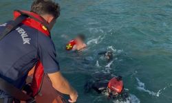 Kuşadası'nda kürek sörfü kabusa döndü: İki kişiyi sahil güvenlik kurtardı!