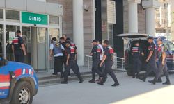 Kuşadası’nda 32 farklı dosyadan aranan iki suç makinesi yakalandı!