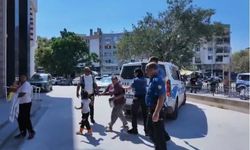 Kuşadası’nda zabıtayı taş ve sopayla darp eden 2 kadın dilenci tutuklandı!