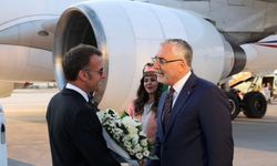 NATO Zirvesi içn Ankara'ya gelen Macron'u Havalimanında Bakan Işıkhan karşıladı