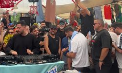 Alaçatı Pazarı'nda DJ Mahmut Orhan performansı