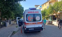 Motosiklet ile otomobil çarpıştı: Sürücü yola uçtu