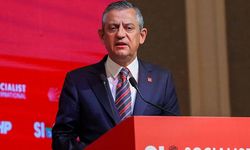 Özel, grup toplantısında konuşuyor: Vakti gelmiş bir vedanın hüznünü taşıyorum