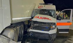 Samsun'da feci kaza: Hasta taşıyan ambulans ile tır çarpıştı!