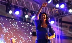Sanatçı Ayşe Dinçer Tavas’ta! Belediye Başkanı Tatık’la yöresel lezzet turu