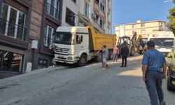 Freni boşaldı, eve daldı: Hafriyat kamyonlarına kim dur diyecek?