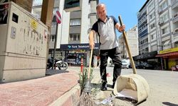 Sokakların ‘Müslüm Babası’: Hem sokakları temizliyor hem kalpleri ısıtıyor