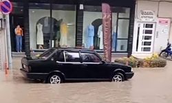 30 dakikalık sağanak yağış hayatı felç etti