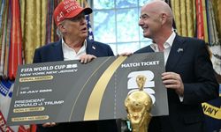 Trump futbolun ayarlarıyla oynadı: Skandal karar