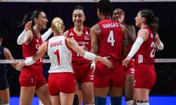 Türkiye - Brezilya finali devam ediyor: Üçüncü set sonucu kim önde, Filenin Sultanları öne geçti mi?