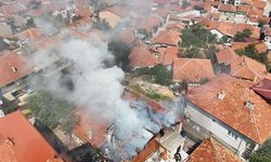 Uşak'taki yangında ev kullanılmaz hale geldi