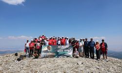 Zafer coşkusunu Akdağ’ın zirvesine taşıdılar