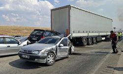 13 aracın kazaya karıştığı anız yangını kontrol altına alındı