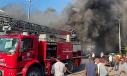 Ayakkabı mağazası yangında kullanılamaz hale geldi