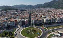 Balçova’nın ulaşım yükünü çeken caddeler yenilendi: Yollar 'çiçek gibi' oldu!